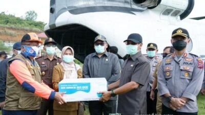Tanah Datar Terima Bantuan APD dari Pemprov Sumbar, Diantar Dengan Helikopter
