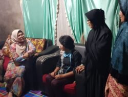 Betty Shadiq Singgah Kesebuah Rumah Menemukan Seorang Anak Gadis Cantik Punya Keterbatasan di Padang Datar