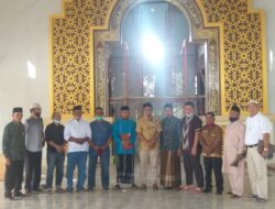 Wawako Erwin Yunaz Jadi Imam Sholat Jumat di Masjid Baiturrahman Payobasung