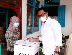 Erwin Yunaz Nyoblos Bareng Ibunda, Istri, dan Anak