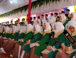 Gubernur Sumatera Barat Serahkan Sertifikat Hafiz Qur’an Kepada Santri PontrenMu Kauman.