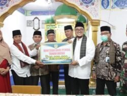 Wabup Tanah Datar Richi Aprian Safari Ramadhan ke Masjid Istiqamah Padang Data Simawang,Serahkan Bantuan Rp.10 Juta