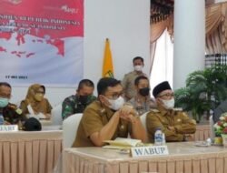 Bupati dan Wakil Bupati Tanah Datar Rapat Koordinasi Melalui Vidcon Dengan Presiden RI