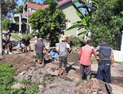 Warga Dobok Melaksanakan Gotong Royong