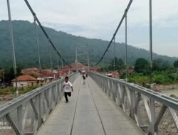 Jusuf Kalla Meresmikan Pembangunan Jembatan Gantung Ciberang dan Jembatan Sajira Mekar