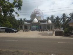 Jamaah Masjid Nurul Jami’ Patai Padang Magek Menunggu H.Andre Rosiade.SE