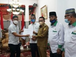 Bupati Tanah Datar Terima Predikat WTP Dari Ketua Tim Auditor