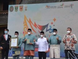 Festival Pesona Minangkabau 2021 di Istano Basa Pagaruyung Pecahkan Rekor Dunia Penari Piring Terbanyak