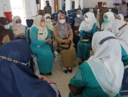 Ketua TPPKK Tanah Datar Berdiskusi Dengan Ketua TPPKK Kecamatan Menyusun Strategi