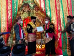 Kapolda Riau Terima Gelar Kehormatan Adat Datuak Bandaro Alam