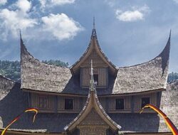 Atap Rumah Gadang Pada Museum Istano Basa Pagaruyung Berasal Dari Filosofi Tanduk Kerbau