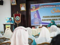 Ketua Pokja I TP PKK Provinsi Sumatera Barat Pemateri Pada Acara Sosialisasi PAAREDI di Batusangkar