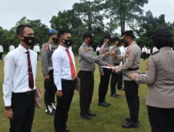 7 Orang Personel Polres Kuansing Terima Reward Dari Kapolres Kuansing.