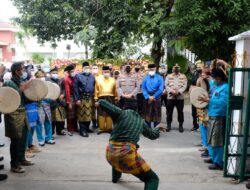 FKPMR Gelar Tradisi Tepuk Tepung Tawar Untuk Kapolda Riau
