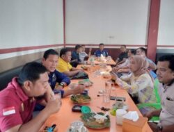 Jelang Ramadhan Humas Polres Kuansing Ngocer Bersama Insan Pers di Warkop Sianok