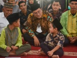 Wabup Tanah Datar Lakukan Penyerahan Bantuan Beasiswa dan Konsumtif Dari Masjid Nurul Amin Pagaruyung