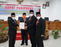 Paripurna DPRD Tanah Datar Sampaikan Rekomendasi Atas LKPj Tahun Anggaran 2021