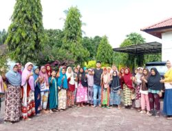 Tokoh Pemuda Logas Tanah Darat Yuda Pratama Melakukan Pemberian Paket Sembako di Desa Perhentian Luas