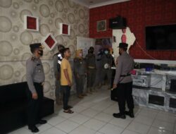 Kapolres Kuansing Beri Teguran Langsung Pemilik Tempat Hiburan Karaoke yang Masih Buka