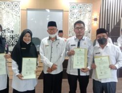 Serahkan SK Kenaikan Pangkat, SK Guru dan ASN Oleh KaKanmenag Tanah Datar