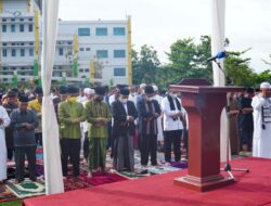 JEMAAH BAHAGIA BISA SHALAT ID TINGKATKAN UKHUWAH, BUPATI SAFARUDDIN AJAK WARGA & PERANTAU BANGUN KAMPUANG