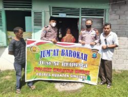 Kapolsek Kuantan Mudik dan Kapolsek LTD  Adakan Kegiatan Jumat Barokah Kepada Masyarakat Kurang Mampu dan Lansia
