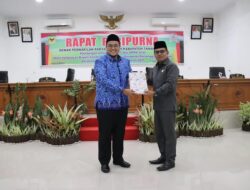 Semua Fraksi di DPRD Tanah Datar Sampaikan Pandangannya  Terhadap Penyampaian Ranperda Laporan Pertanggungjawaban APBD Anggaran 2021