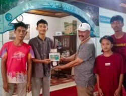 Edward DF Serahkan Hadiah Lomba Nuzulul Quran Di Koto Baru Simalanggang