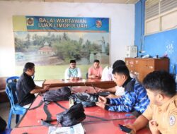 Edward DF Sambangi Balai Wartawan, Sentil Penertiban Tim 7 : Sepanjang Warung Tertutup, Tak Masalah