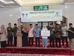 Pada Acara Pendistribusian Zakat Bantuan,  Bupati Tanah Datar : Ananda Penerus Bangsa Yang Diharapkan