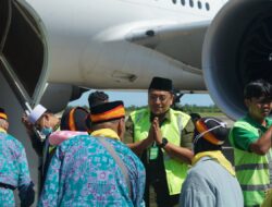 Keberangkatan JCH Tanah Datar ke BIM Padang Pariaman Diantar Wabup Tanah Datar