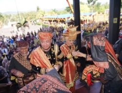 Kapolda Beserta Isteri Dianugerahi Gelar Kehormatan Adat Oleh Pasukuan Piliang Nagari Pariangan