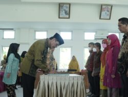 KOMIT PERCEPAT TURUNKAN STUNTING, BUPATI SAFARUDDIN KUKUHKAN TPPS LIMAPULUH KOTA