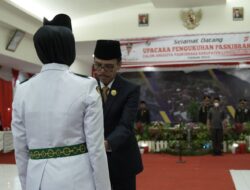 BERLANGSUNG KHIDMAT, BUPATI KUKUHKAN PASKIBRAKA LIMA PULUH KOTA