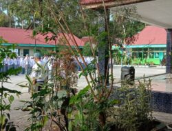 Pembina Upacara Bendera di MAN 1 Tanah Datar, Ka Kankemenag Tanah Datar