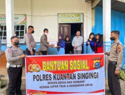 Polres Kuansing Bersama Jajaran, Kembali Beri Bansos Kepada Masyarakat Sebanyak 600 Paket Sembako
