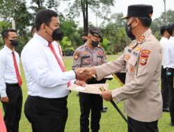 Ungkap Cepat Dua Kasus Pembunuhan, Kapolres Kuansing Berikan Reward Kepada 25 Anggota