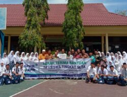 Siswi MAN 1 Teluk Kuantan Mendapatkan Beasiswa Development Community PT RAPP Estate Cerenti