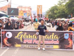 Puluhan Ribu Mata Saksikan Festival Drum Band