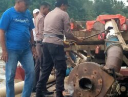 Personil Polsek Kuantan Mudik Bersama Kades Desa Pisang Berebus Serta Masyarakat Tindak PETI, 2 Rakit Dirusak dan Dibakar