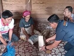 Karang Taruna Gunung Toar  dan  Polsek Kuantan Mudik Silaturahmi Bantu Masyarakat Desa Seberang Sungai