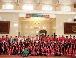 100 Jamaah Umrah AET Travel Internasional Dilepas Wabup Tanah Datar