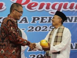 Hadiri Pelantikan Pengurus Gonjong Limo Kota Pekanbaru, Rida Ananda Serahkan Golden Melon Dan Rendang