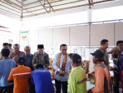116 Petugas Kebersihan di Dinas Perkim LH dan di Dinas Koperindag Dapat Bantuan