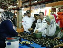 Bupati Tanah Datar dan Tim Monitoring Harga Pasar di Pasar Batusangkar