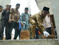 Peletakan Batu Pertama Pembangunan Renovasi Masjid Raya Batu Bulek Diiringi Penyambutan Bulan ramadhan