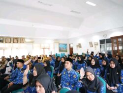 Surat Keputusan Bupati Tanah Datar Tentang Pengangkatan PNS Formasi Tahun 2021 Diserahkan Bupati
