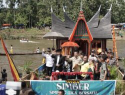 Potang Balimau Kembali Digelar, Dibuka Gubernur Mahyeldi, Ribuan Masyarakat Pangkalan Bersukacita di Batang Maek