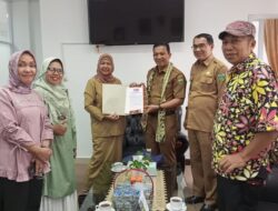 Naskah Tujuh Resolusi IMLF Diserahkan Ketua DPD Satu Pena Sumatera Barat