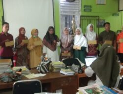 Sembako Lebaran Diterima Guru dan Pegawai MTsN 1 Tanahdatar